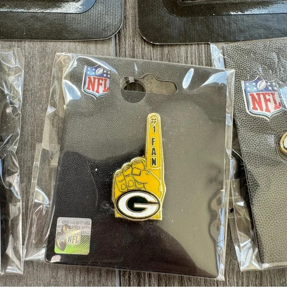 Green Bay Packers Earrings, Pin and Tattoo Bundle- ALL NEW! - Picture 3 of 5